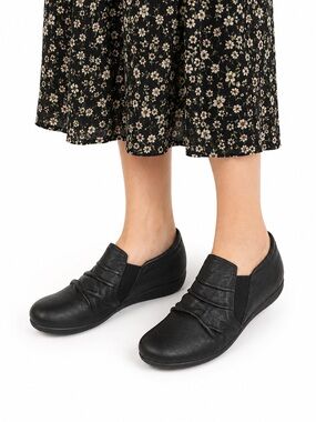 Size 7 (EU 38) Naot Black Leather Slip-On Comfort Shoes